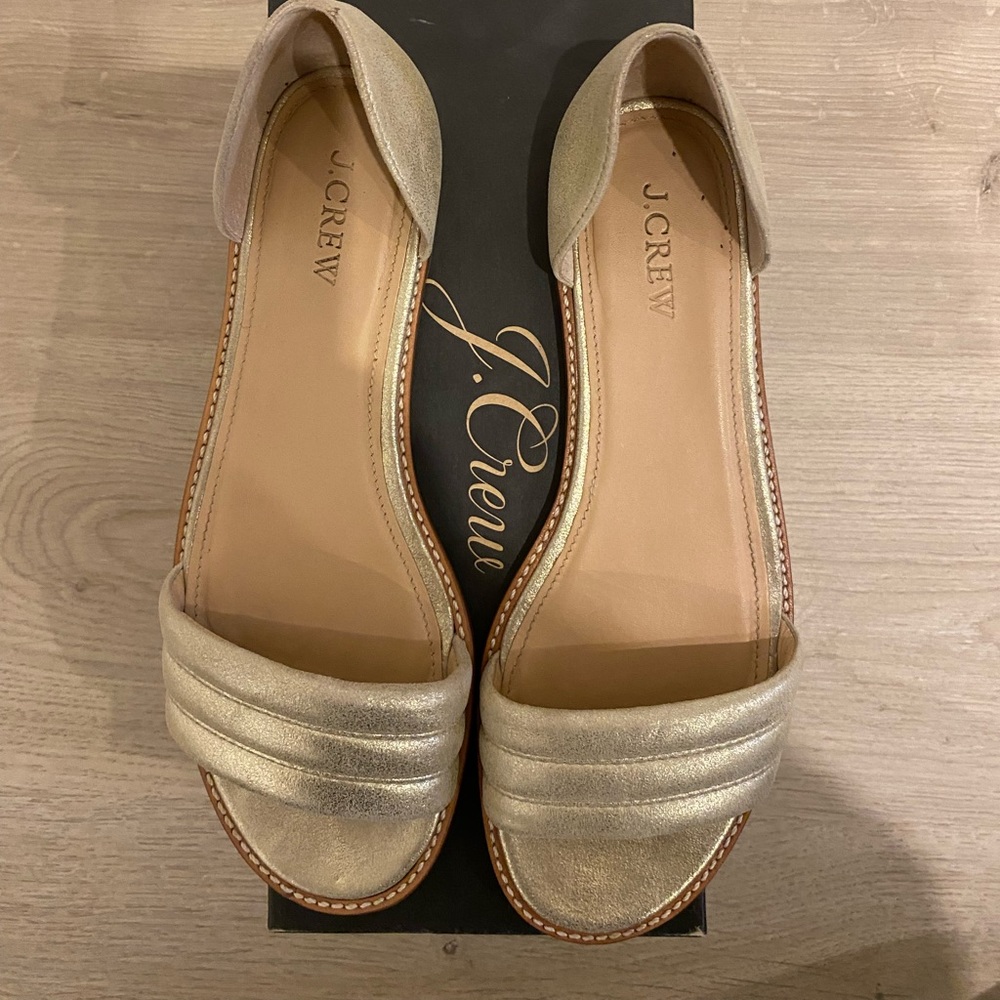 Flat open toe sandals